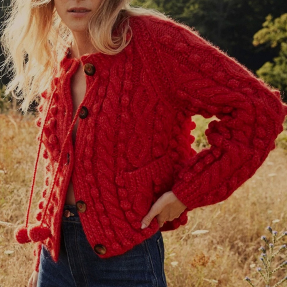 ISO Doen Pomme in red, green or yellow, any size